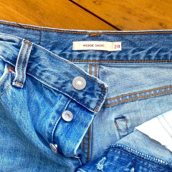 💥Levi’s High-Rise Wedgie Short💥ON SALE - Picture 3 of 3